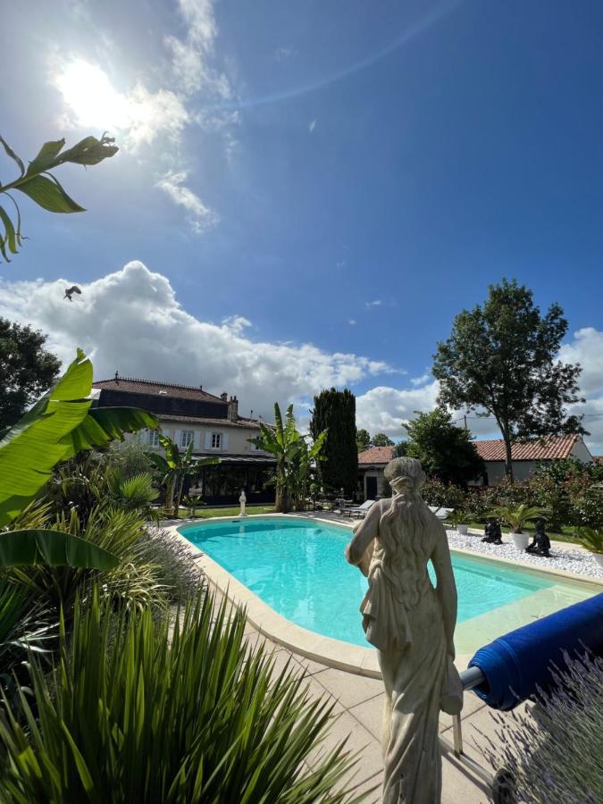 Chambres d'hôtes dans Maison de maître Chaniers Exterior foto