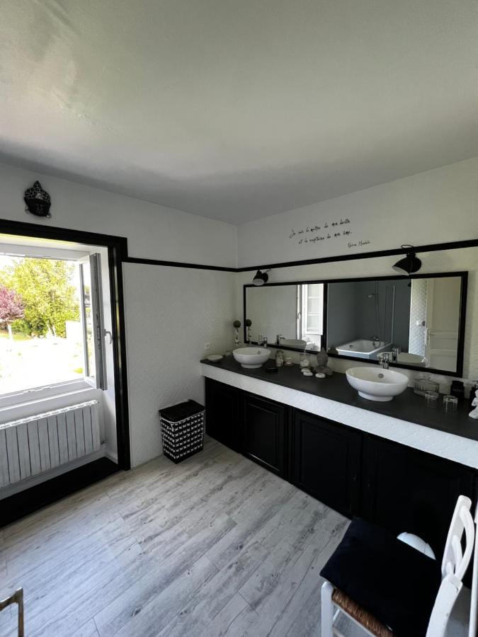 Chambres d'hôtes dans Maison de maître Chaniers Exterior foto