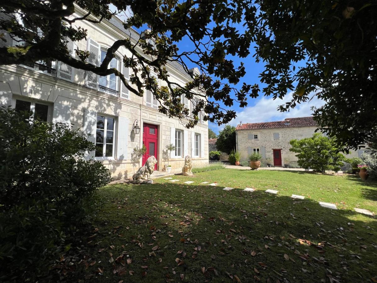 Chambres d'hôtes dans Maison de maître Chaniers Exterior foto