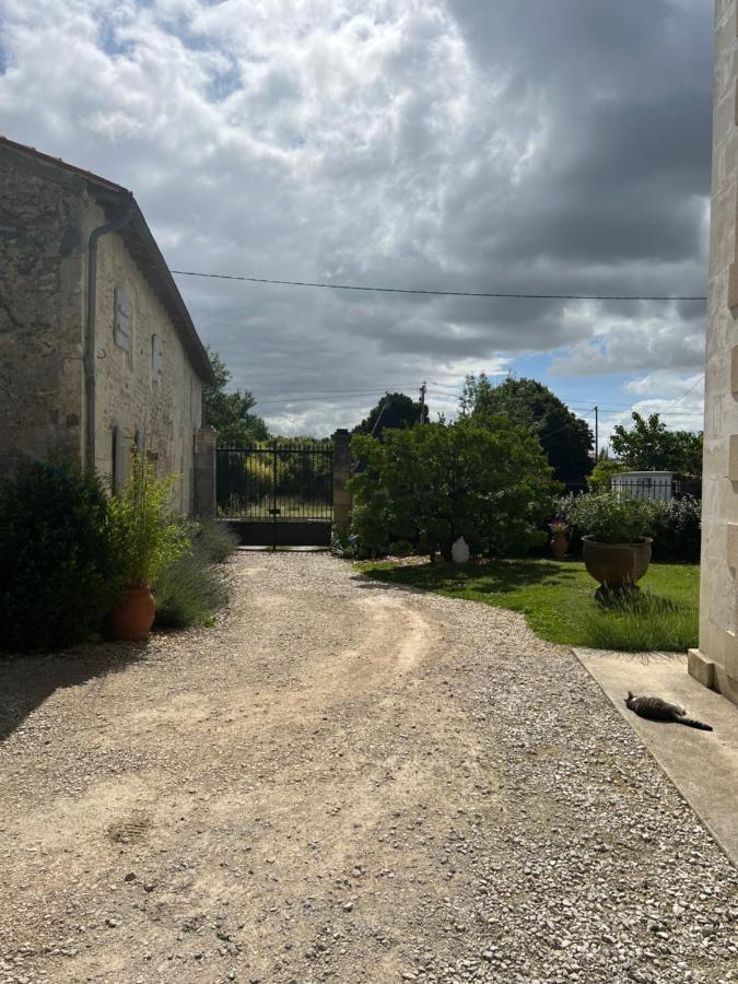 Chambres d'hôtes dans Maison de maître Chaniers Exterior foto